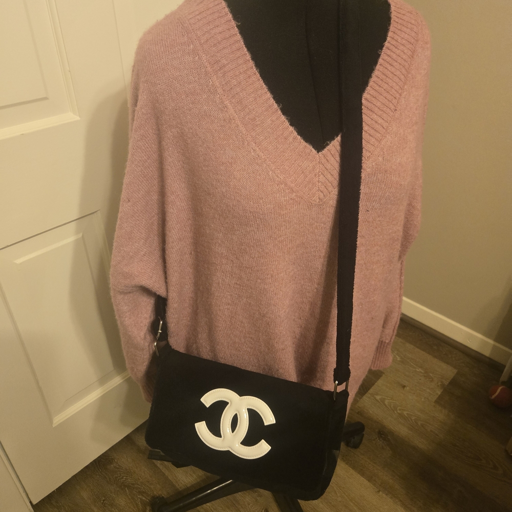 Luxury Black and White Crossbody Or Bum Bag Promotional CC Logo Chanel - Picture 4 of 7